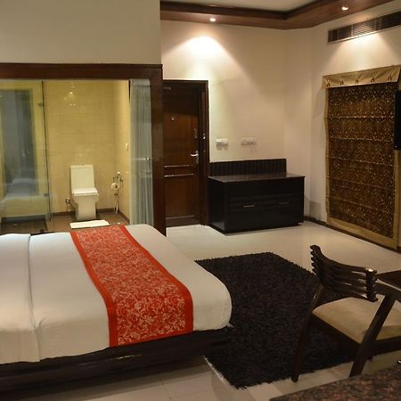 Hotel Klg International Zirakpur Esterno foto
