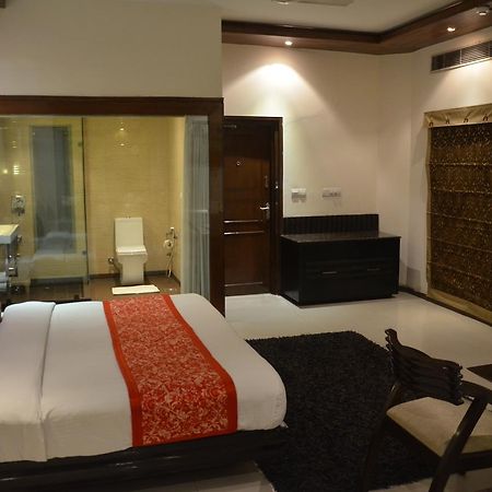 Hotel Klg International Zirakpur Esterno foto