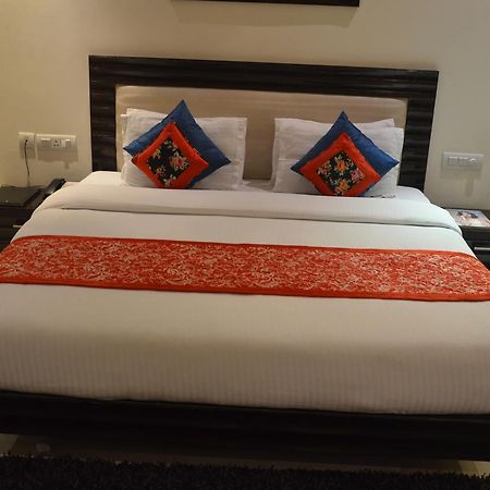 Hotel Klg International Zirakpur Esterno foto