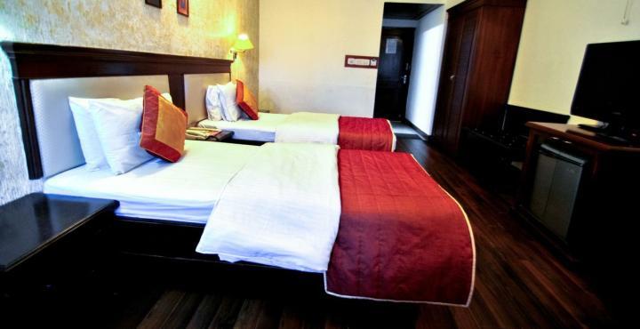 Hotel Klg International Zirakpur Esterno foto