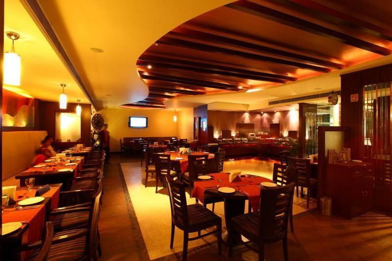 Hotel Klg International Zirakpur Esterno foto