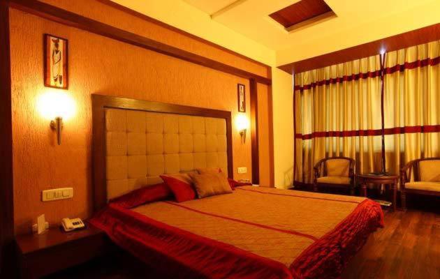 Hotel Klg International Zirakpur Esterno foto