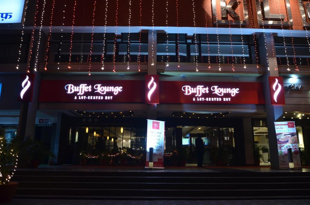Hotel Klg International Zirakpur Esterno foto