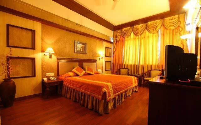 Hotel Klg International Zirakpur Esterno foto
