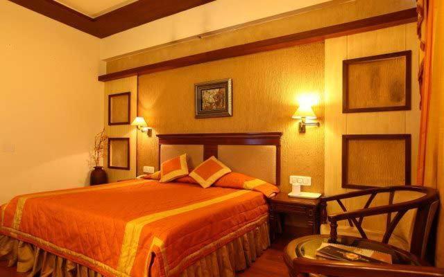 Hotel Klg International Zirakpur Esterno foto