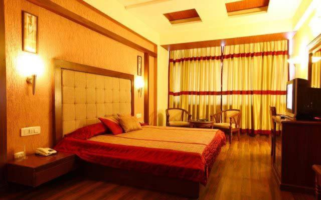 Hotel Klg International Zirakpur Esterno foto