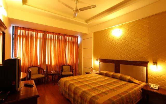 Hotel Klg International Zirakpur Esterno foto