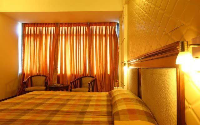 Hotel Klg International Zirakpur Esterno foto