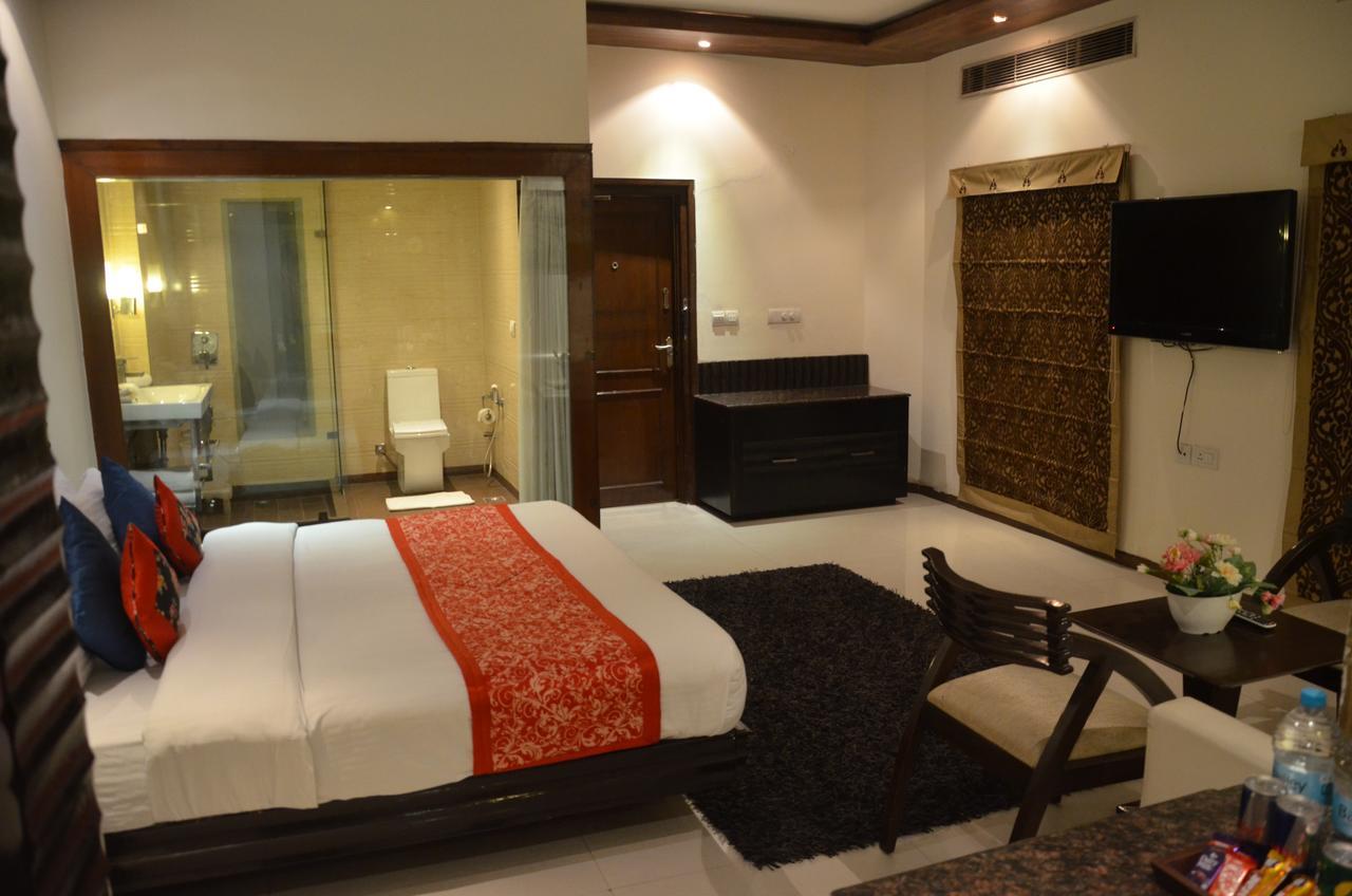 Hotel Klg International Zirakpur Esterno foto
