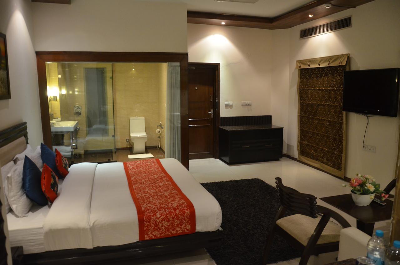 Hotel Klg International Zirakpur Esterno foto