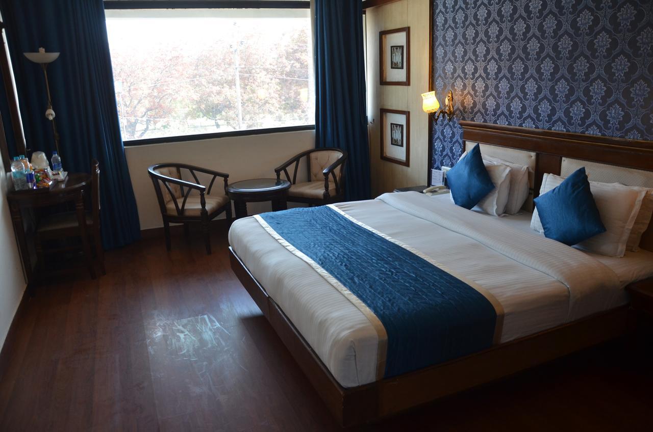 Hotel Klg International Zirakpur Esterno foto