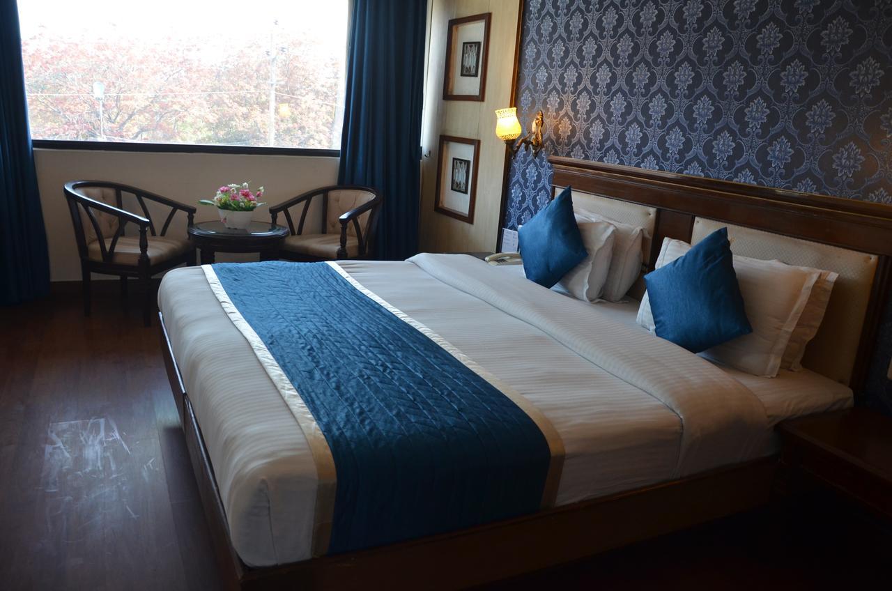 Hotel Klg International Zirakpur Esterno foto