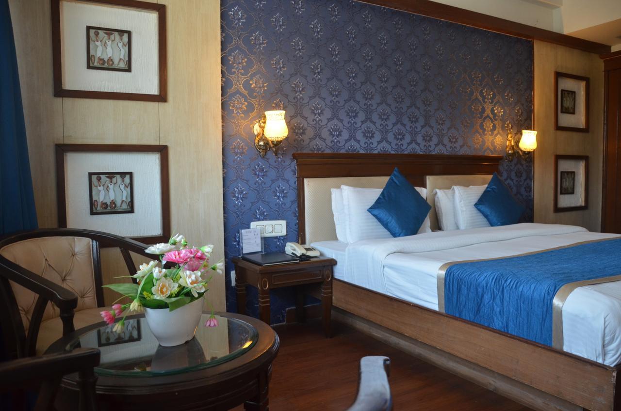 Hotel Klg International Zirakpur Esterno foto
