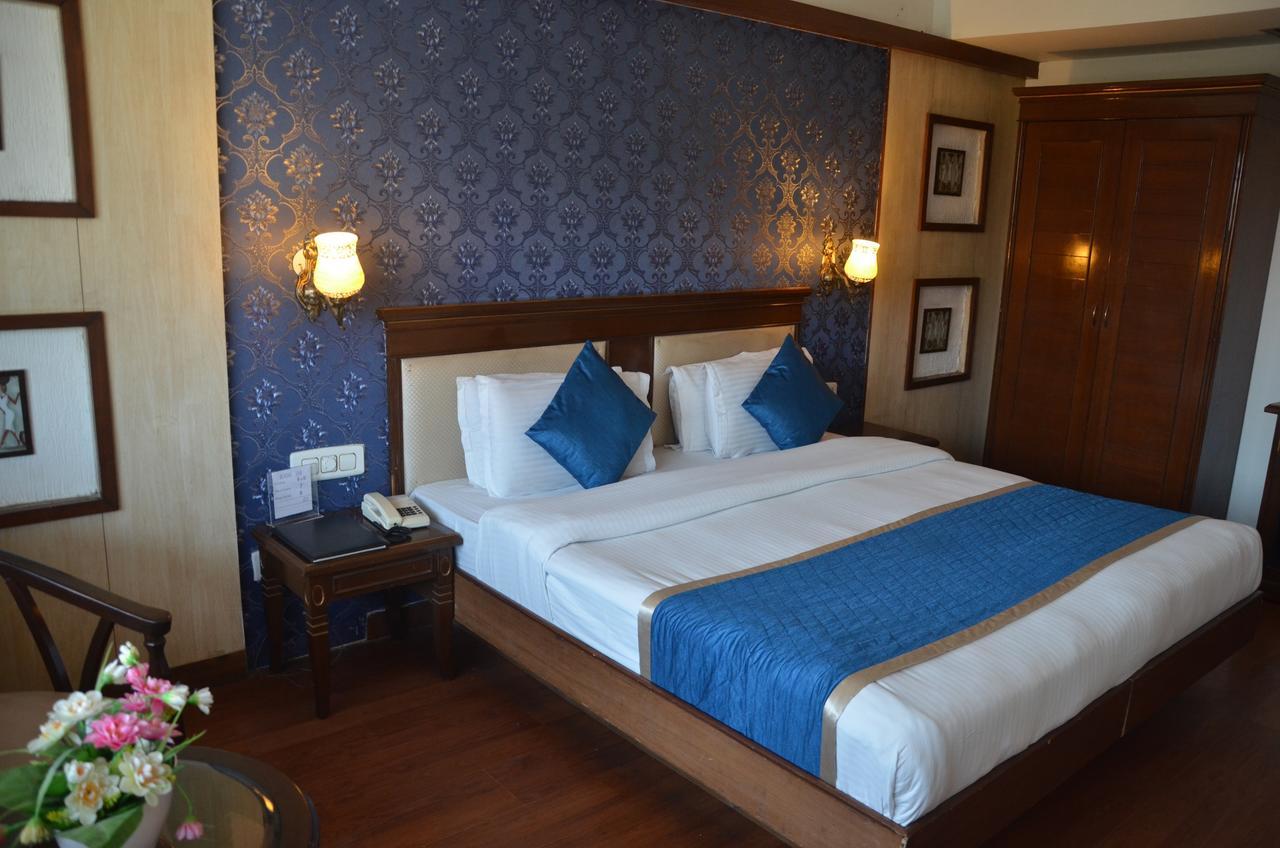 Hotel Klg International Zirakpur Esterno foto