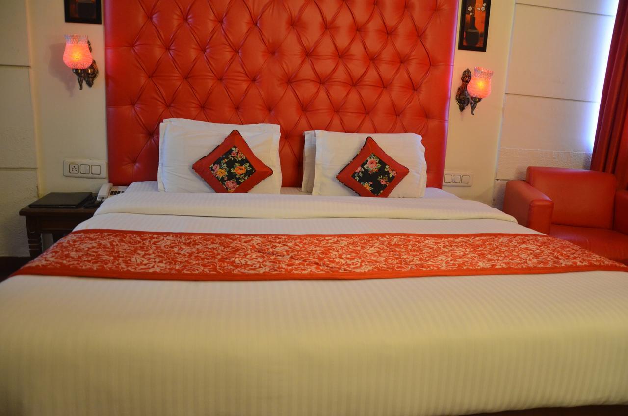 Hotel Klg International Zirakpur Esterno foto