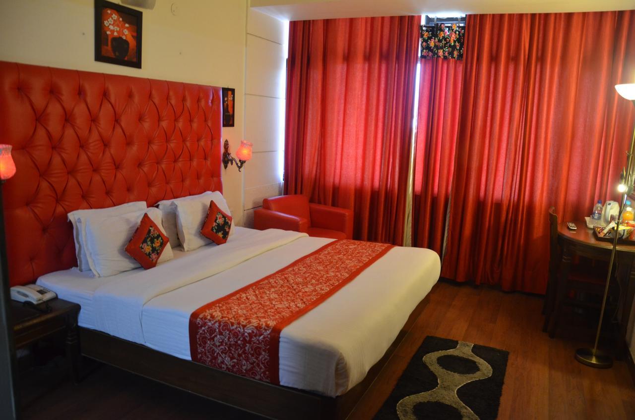 Hotel Klg International Zirakpur Esterno foto