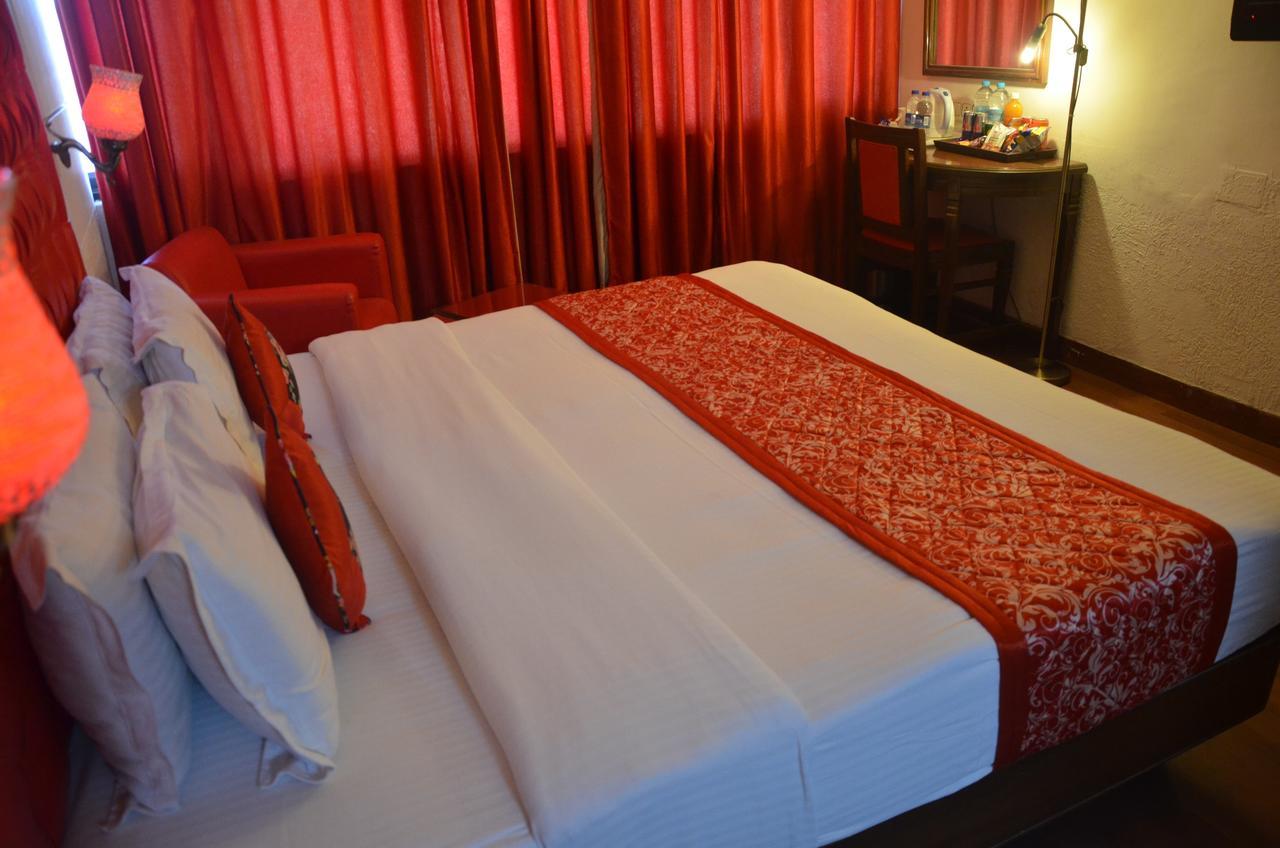 Hotel Klg International Zirakpur Esterno foto
