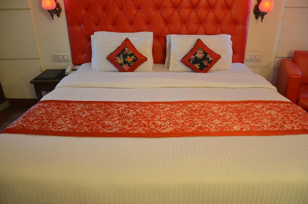 Hotel Klg International Zirakpur Esterno foto