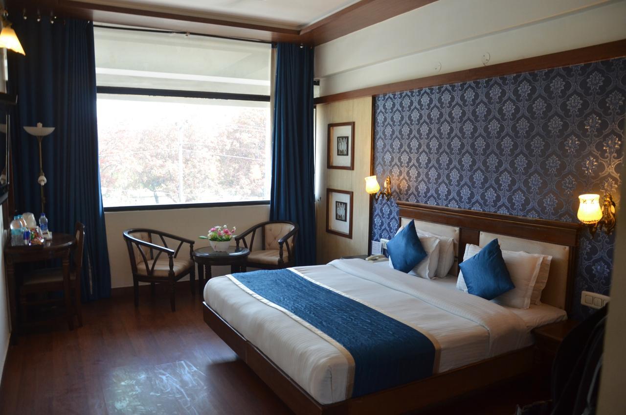 Hotel Klg International Zirakpur Esterno foto